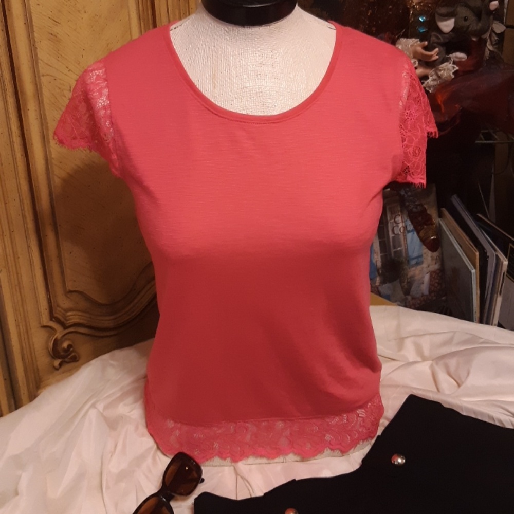 Womens Pink Lace Shirt sz S DIVIDED short sleeve top
